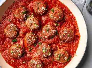 spaghetti with marinara sauce​